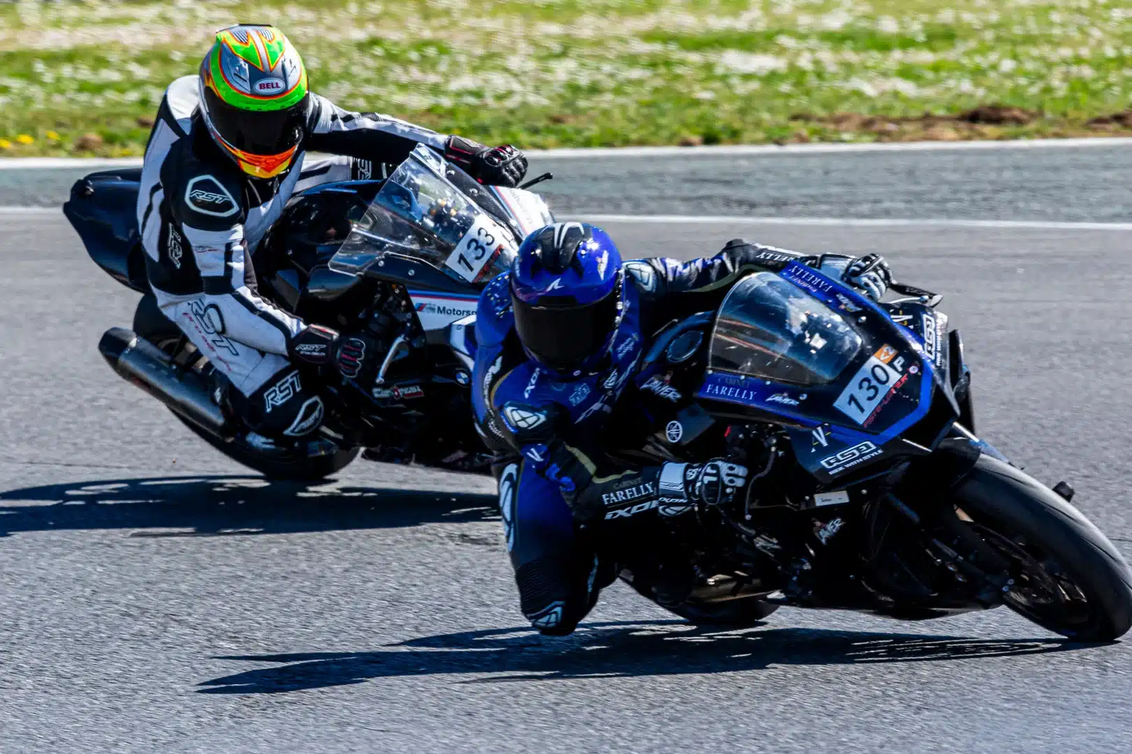 Accident de moto sur circuit : responsabilité, assurance et recours possibles